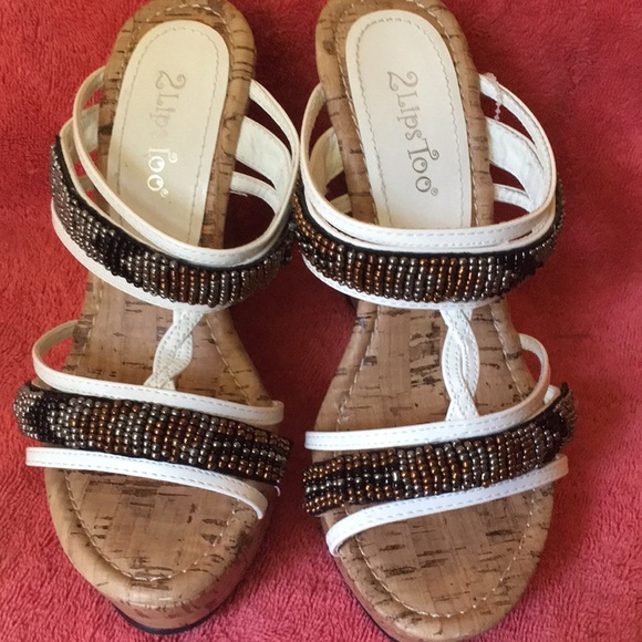 * 2 LIPS TOO WEDGED BEADED SANDALS NEW! - Picture 3 of 6